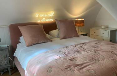 Boutique Bath apartment with 2 beautiful bedrooms - Photo 32