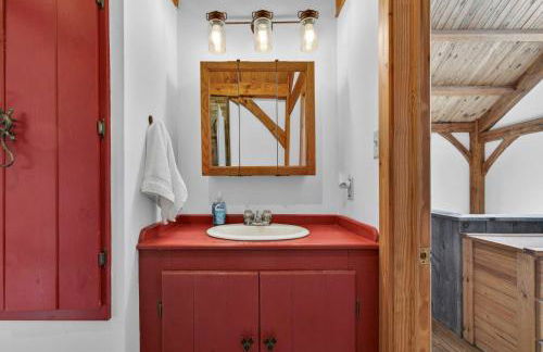 Cozy Mountain Retreat with Hot Tub & Fire Pit - Foto 49