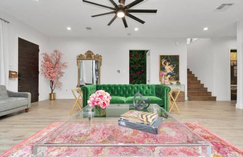 Houston's Downtown Bloom House - Spacious Floral Escape for Groups - Foto 1