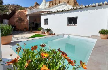 Cueva de la Higuera - Photo 33