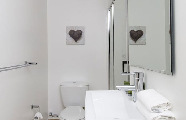 Khione 1 - Modern & spacious with views towards Lake Jindabyne & the mountains beyond - Foto 17