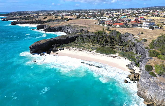 The Gem is Located a few Minutes Walk to the Gorgeous Bottom Bay Beach - Foto 17