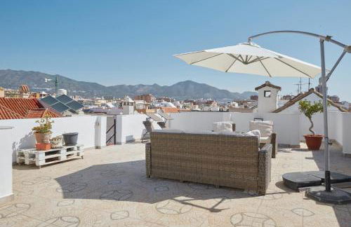 City Center Penthouse with Solarium 2 minutes from the Beach - Photo 2