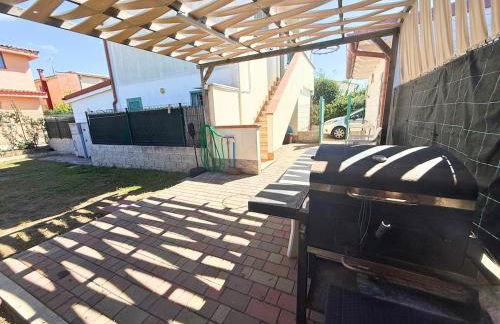 Azure Oasis with parking near the airport & beach - Foto 37