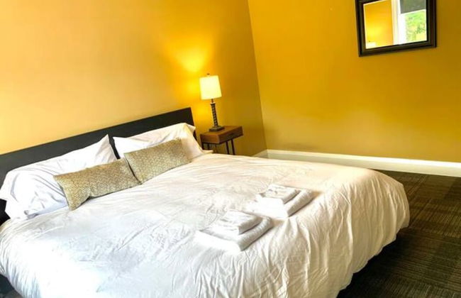 Professional Three Bedroom Condo Suite - Foto 5