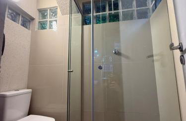 Apto surfe perto de tudo, mercado, barzinhos, farmácia, shopping - Foto 10