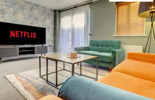 LARGE 4 Bedroom Semi-Detached House Sleeps 7 By Klarok Short Lets & Serviced Accommodation - Foto 2