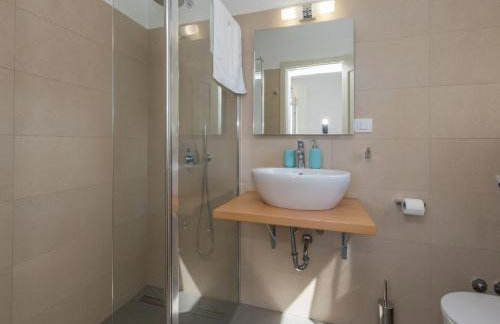 Villa in Deklici with Infinity Pool & Sea Views - Foto 16