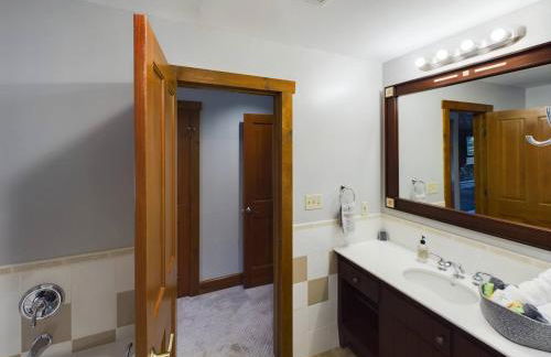 Camp 4 Ski-in-out Townhome with Hot Tub - Foto 14