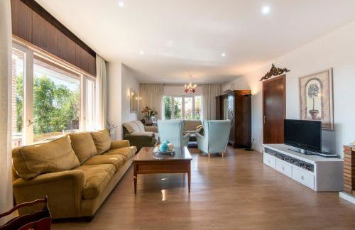 Queen Fabiola Villa, spacius home with private Pool in east Malaga - Photo 10