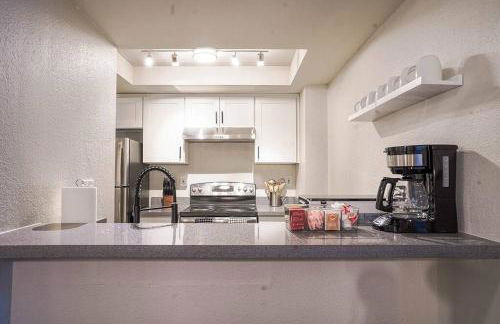 Condo with king bed, walk to Microsoft & park - Foto 12