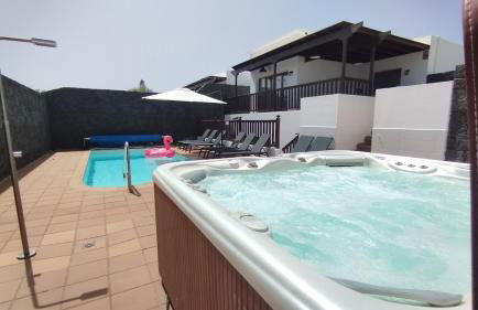 Stylish 6 Bedroom Villa Princesa - Hot Tub - Heated Pool - Near Beach & Waterparks - Foto 5