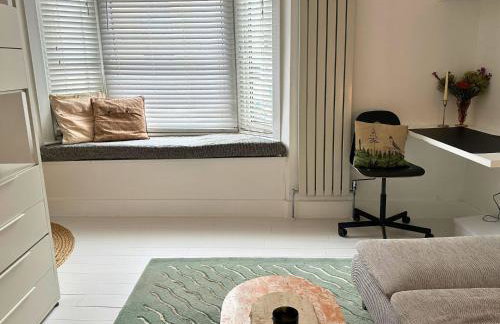 Stylish Flat by Brockley Station & Goldsmiths - Photo 13