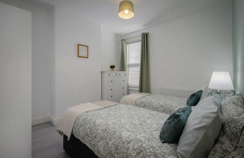 Comfy 3-Bed, Sleeps 5 & Parking - Foto 21