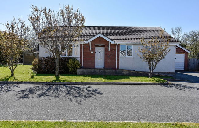 3 Bedroom Bungalow Moelfre- Private Garden,parking - Photo 33