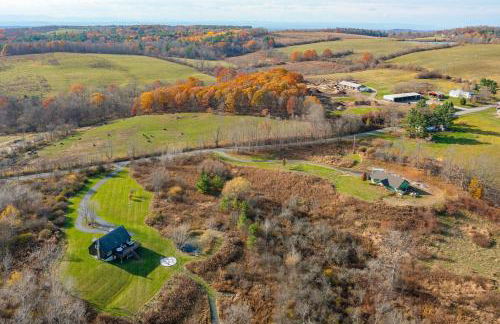 Luxury 4BR in Hudson Valley on a 8 Acre Estate - Hot Tub, Large Firepit, Oversized 38 Ft Deck! - Foto 31