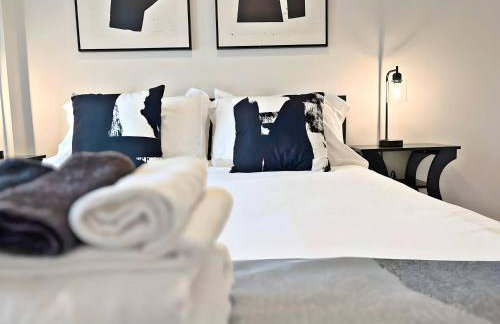 Modern 4BR Townhouse with Parking & Lake Views - WVille rep 4 - Foto 39