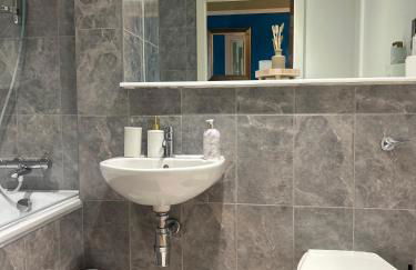 Spacious Manchester City Condo - Parking - Next To AO Arena - Local Attraction & Transport Links - Foto 18