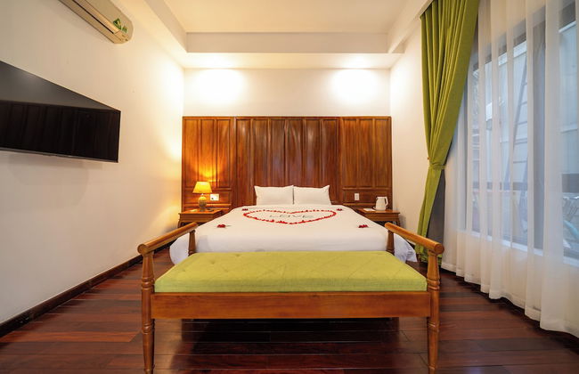 Palm River Boutique - Photo 22