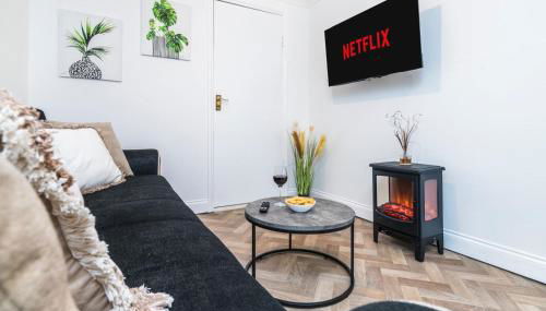 J&J stays 5 bedroom detached house in Peterborough with parking - Foto 2