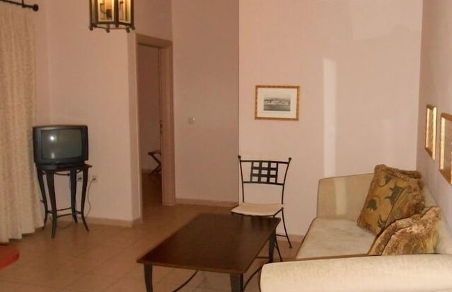 Lambrinos Suites - Photo 20