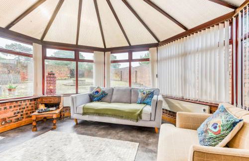 The Hurst Coach House - Photo 34