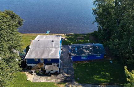 The Jackson Cottage on Grass Lake Waterfront 2 1 Nautical Cottage with Hot Tub Firepit & Year-Round Fun - Foto 41