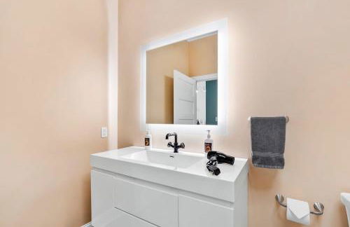 KING First Floor Sleep8 4Beds 2BA Swepson Escape - Foto 48