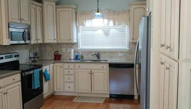 Stylish 2 bedroom home Steps from private beach - Foto 2, stove, dishwasher