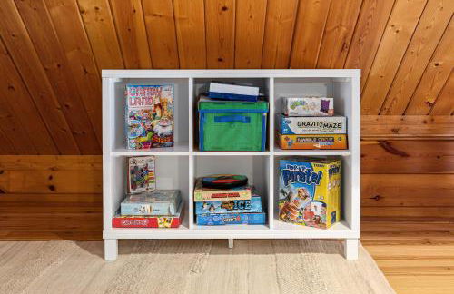 Alpine Retreat at Snoqualmie Pass- 5-Min to Slopes, Private Creek, BBQ, Fireplace, Smart TVs, Kids Games, Hi-Speed Wi-Fi - Foto 49