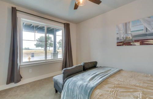 Columbia River Views Spacious Hammond Getaway! - Photo 16