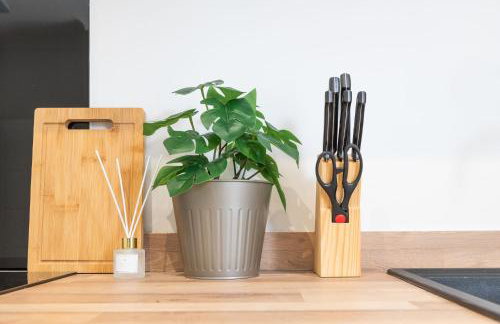 Trendy 1 Bedroom Flat near Leeds City with Free Parking, Ideal for Contractors & Long Stays - NordStay - Foto 13