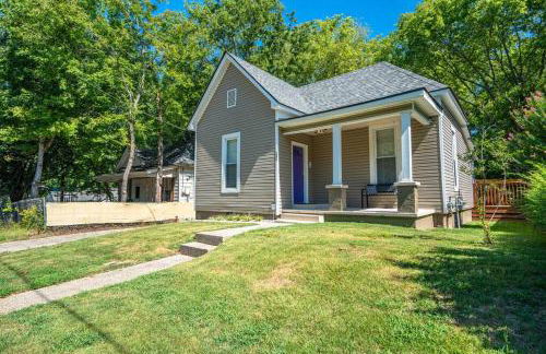 Vineyard Cottage-Pet Friendly & Walk to Oaklawn! - Foto 2