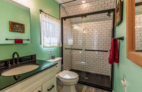 Private Renovated Apt w WasherDryer near dwntwn - Foto 21