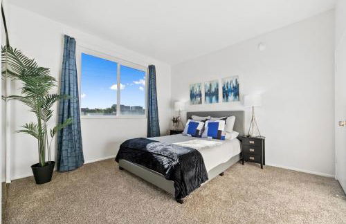 Beverly Hills Penthouse 2 BR Apt with Parking 407 - Photo 12