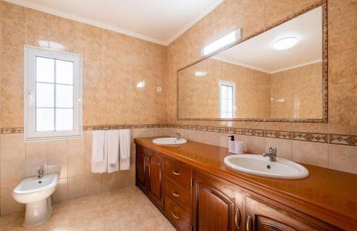 Batalha Family House - Photo 51