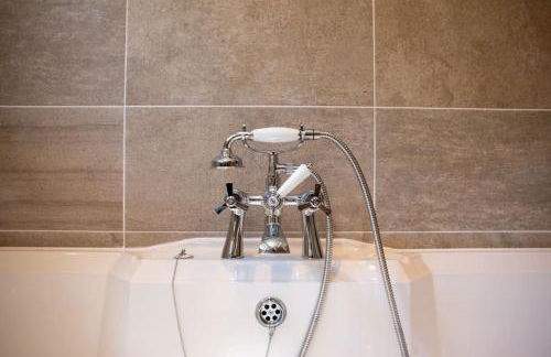 Country Crabtree Bungalow with large wild garden - Photo 63