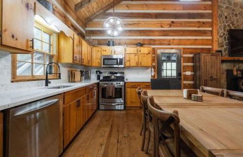 Modern Cabin with Luxury Gym, Firepit + Game Room! - Foto 60