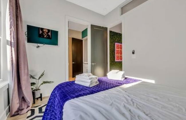 NEW Pink Howdy Oasis 13 Beds Rooftop View Parking - Foto 31