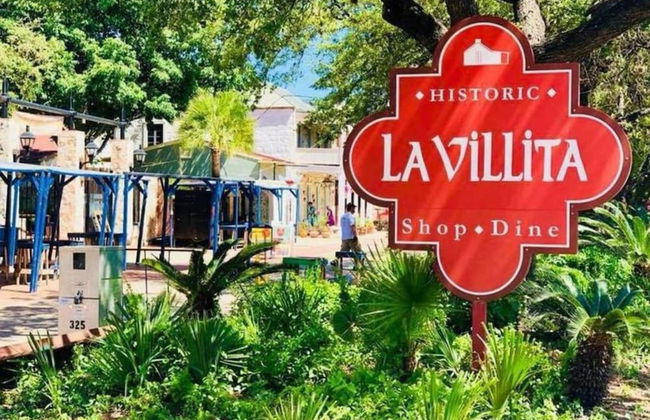 Inviting 4BR 2 5BA Downtown Home With Ample Space - Photo 37