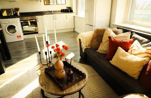 Bradford City Centre Walk To Trains, Dining, 65' Smart TV, Perfect For Working Professionals - Foto 22