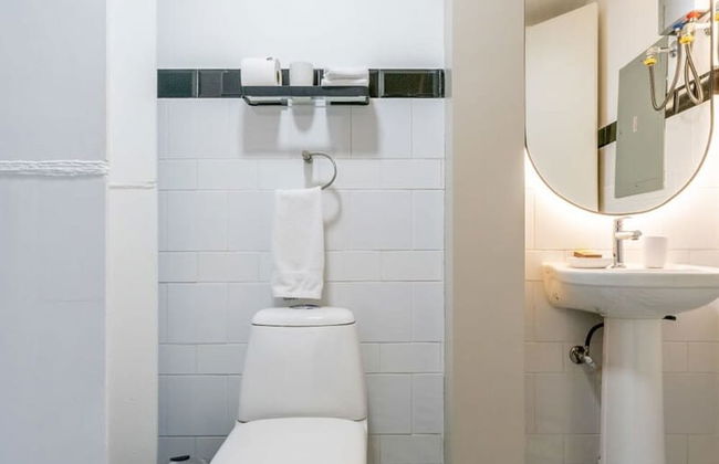 w Monochrome Loft in Santa Ana - Photo 10