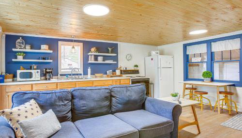 Cozy Wellston Cabin - Walk to Crystal Lake! - Foto 5