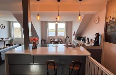 Stylish Coastal Apartment with Breathtaking views - Foto 33