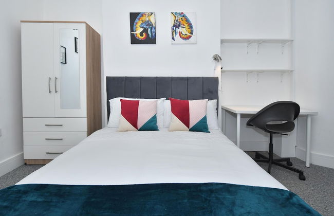 Townhouse @ 202 Walthall Street Crewe - Photo 4