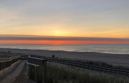 Beach House Retreats 6-just 30 Steps from the Beach with Rooftop Hot Tub and Gourmet Kitchen - Foto 25