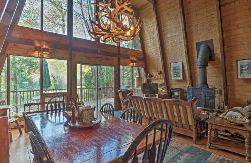 Lakefront Berkshires Retreat with Deck, Dock and Boat! - Foto 7