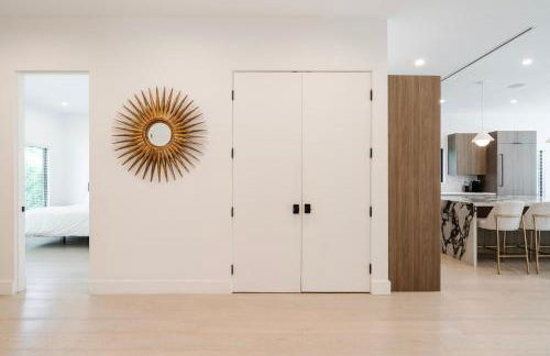 Modern Poolside Paradise - Foto 16