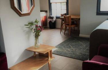 Expansive Ground Floor Pensione. - Foto 7