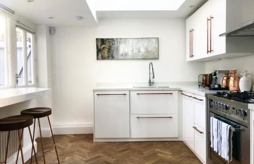 Marina Retreat - Stunning 4 bedroom, 3 bathroom house with harbour views! - Foto 13